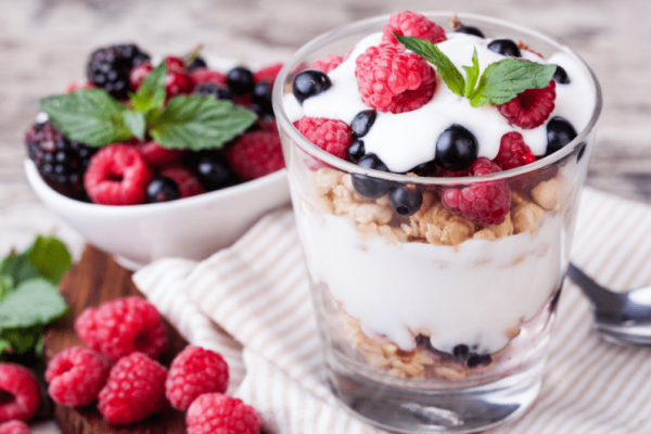 Homemade-Yogurt-Parfait-with-Berries-800x530