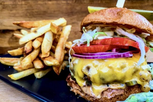 burger-at-lunch-box-courtesy-1024x789