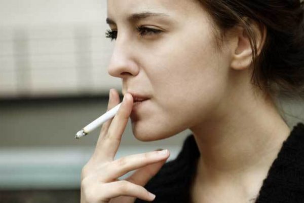 heart-disease-woman-smoking-raw-article_91d63ed8db4e577e23ee14ec37c61773